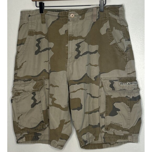 Billabong Shorts Camo Cargo Mens Size 38 Dad Shorts Surfer Grunge Distressed - Picture 1 of 7